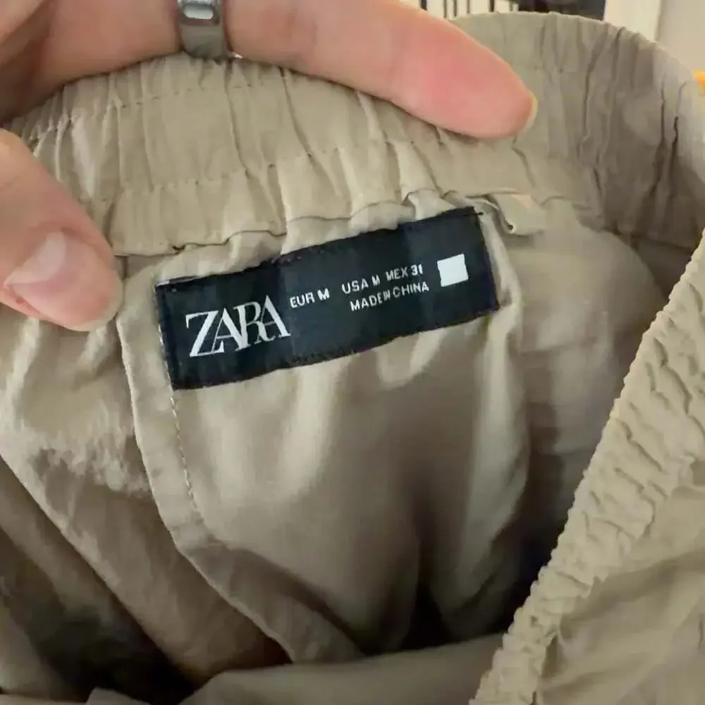 Zara Tan Nylon Drawstring Pants Elastic Waist Zip Pockets Size Medium Men’s